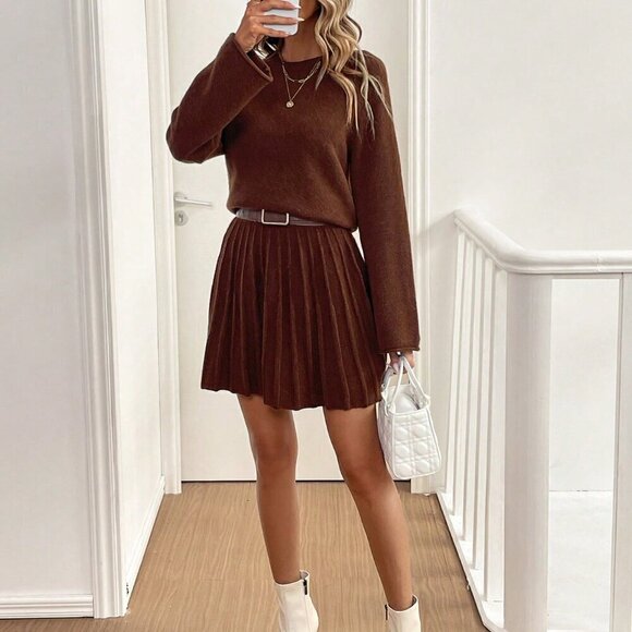 Women's Casual College Style Solid Color Sweater And Pleated Skirt - Picture 5 of 7